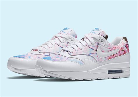 nike air max thea cherry blossom weiß university blue weiß|Women's Nike Air Max Thea 'Cherry Blossom'. Nike SNKRS.